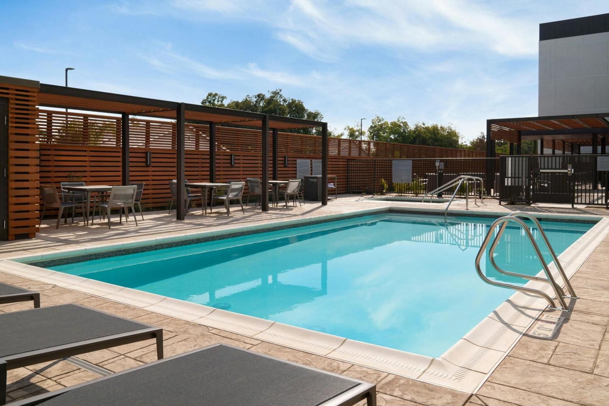Hotel Courtyard By Marriott Fresno Clovis Exterior foto