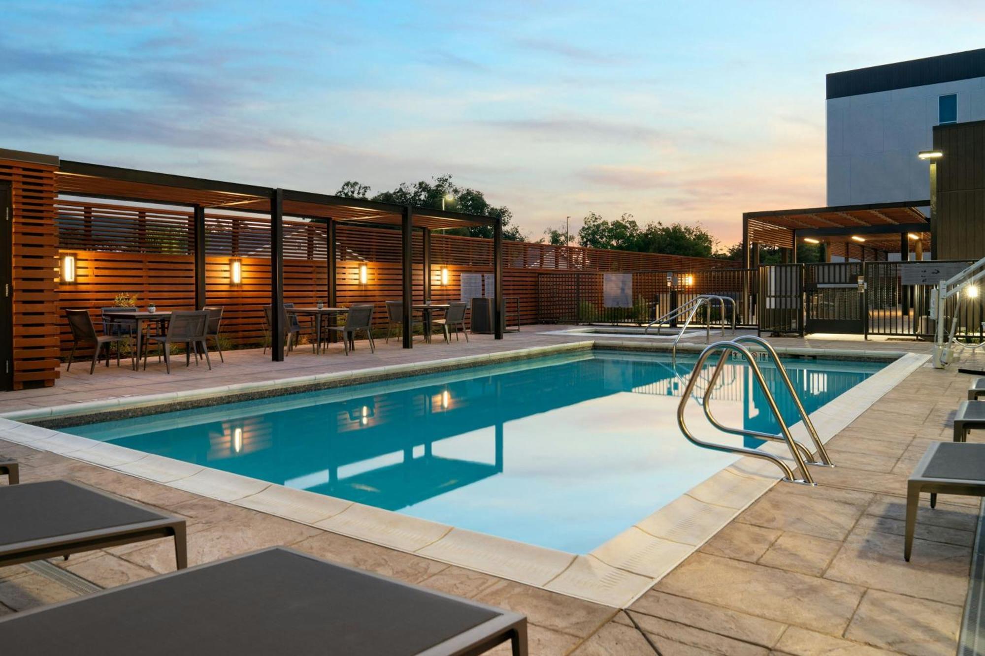 Hotel Courtyard By Marriott Fresno Clovis Exterior foto